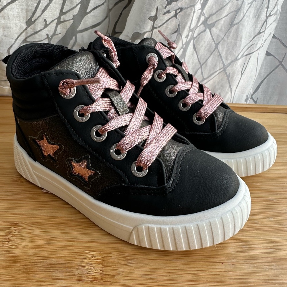 NWB - Blowfish Malibu Kids
Wanderlust Sneaker